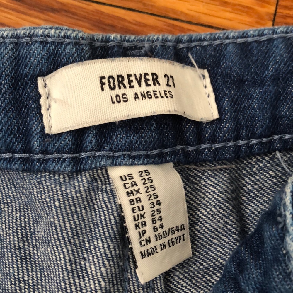 Forever 21 size 25 ripped jeans